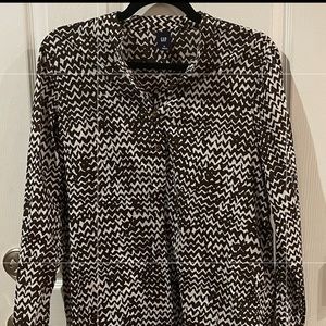 Gap long sleeve shirt. Wearable for either casual/professional/beach fun days!